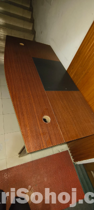 অফিস টেবিল